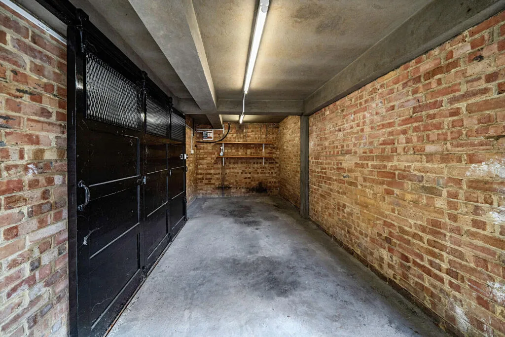 Garage for rent