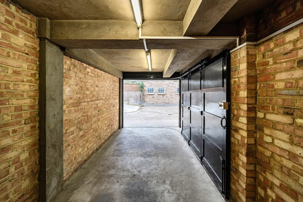 Garage for rent