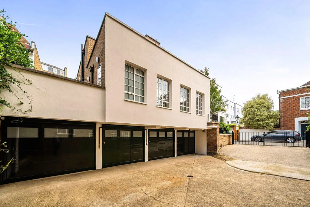 Garage for rent