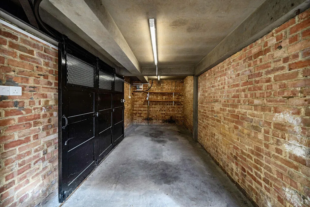 Garage for rent
