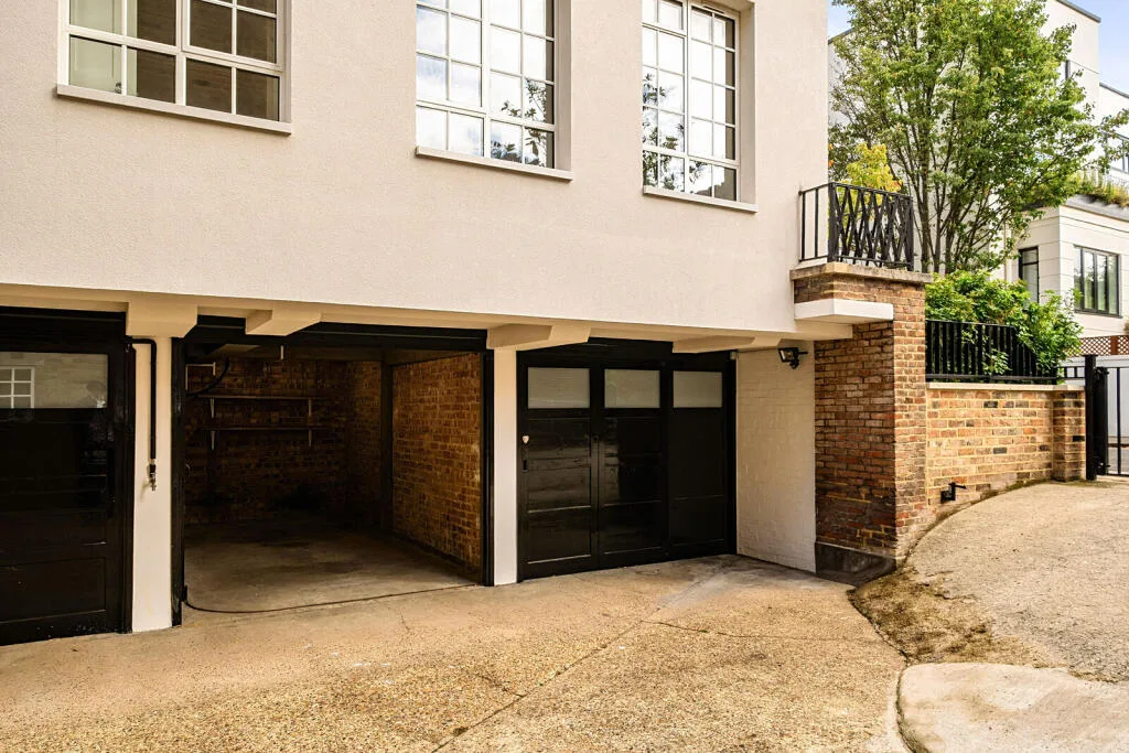 Garage for rent