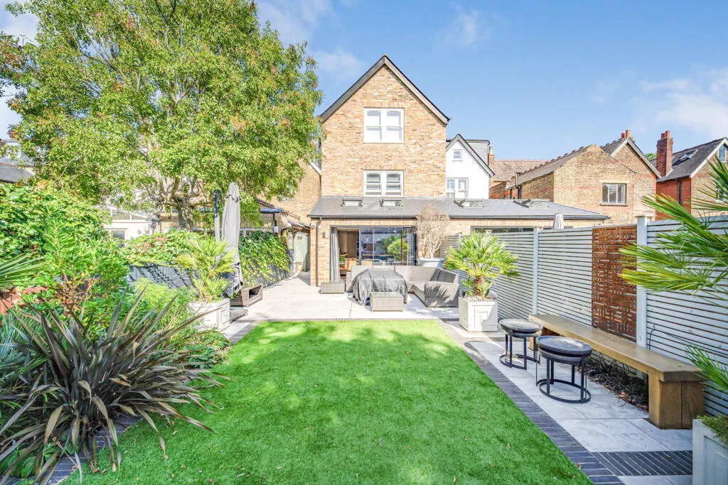 3 bedroom flat for rent
