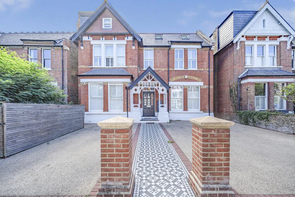 3 bedroom flat for rent