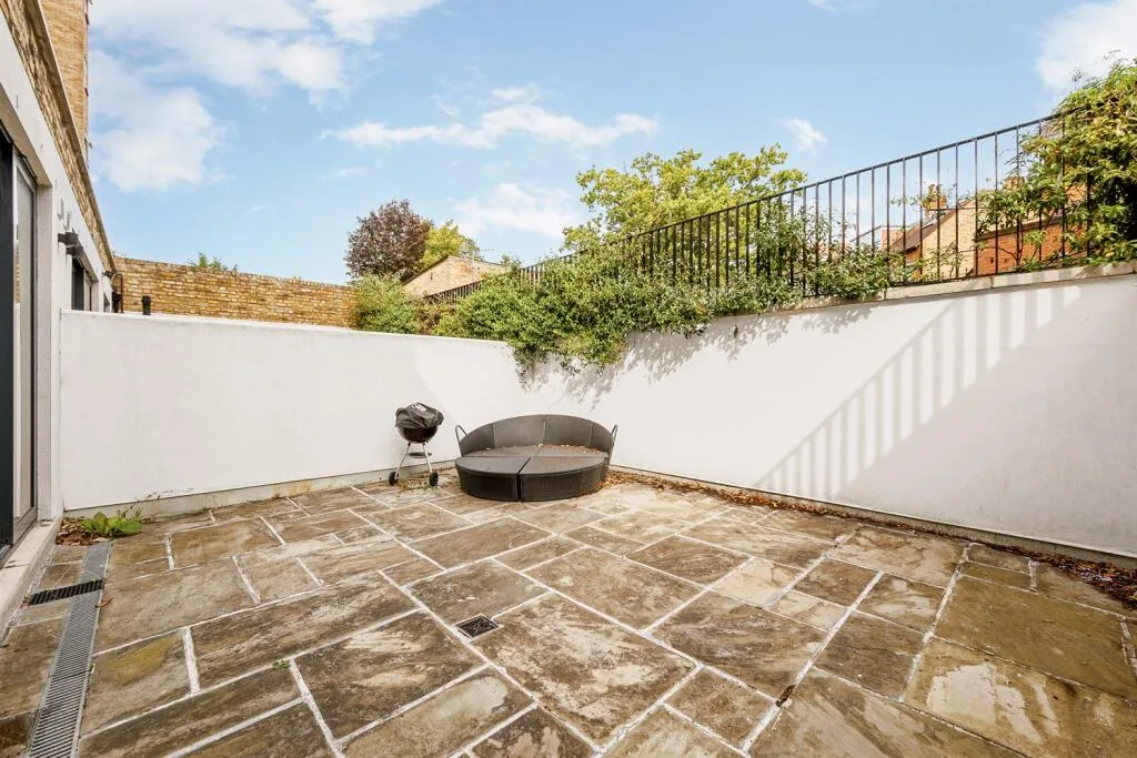 3 bedroom flat for rent