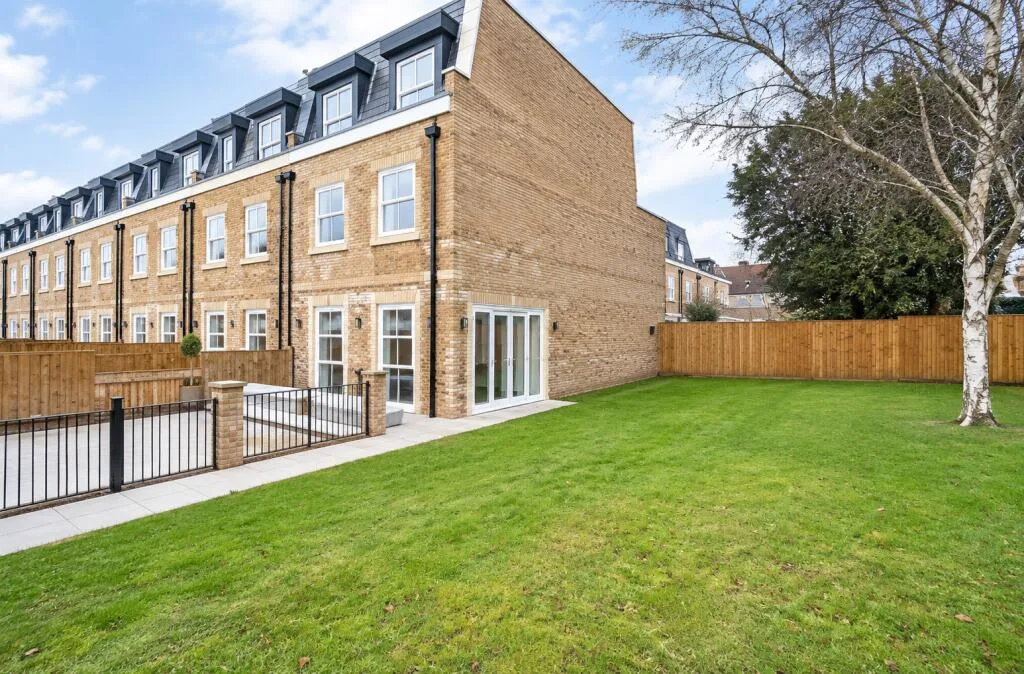 4 bedroom terraced house for rent