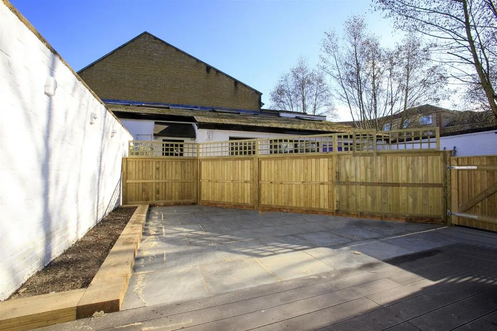 2 bedroom ground floor flat for rent