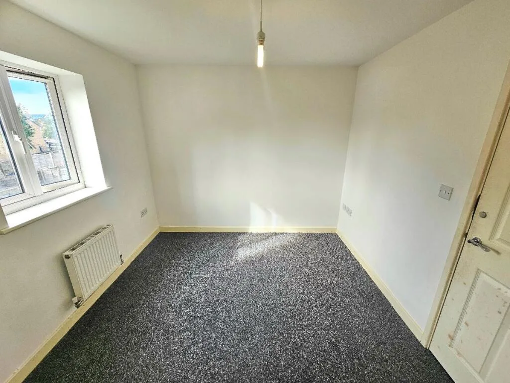 3 bedroom semi-detached house for rent