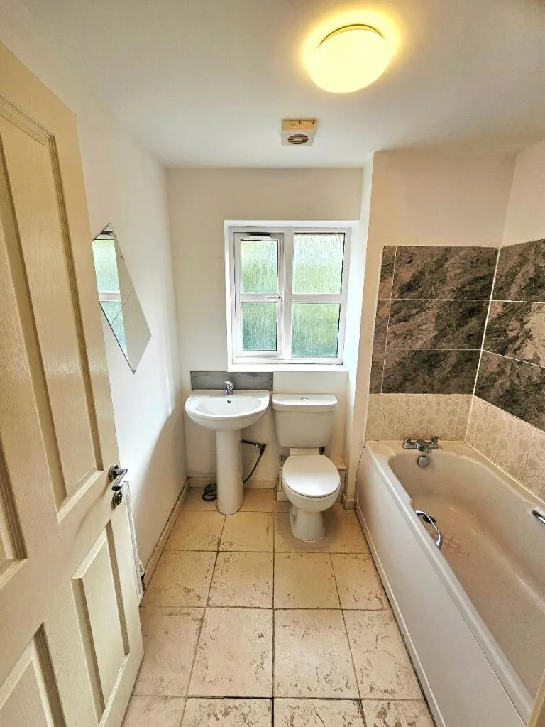 3 bedroom semi-detached house for rent