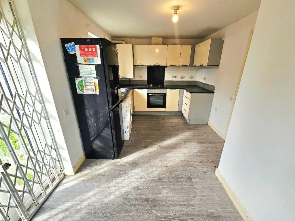 3 bedroom semi-detached house for rent