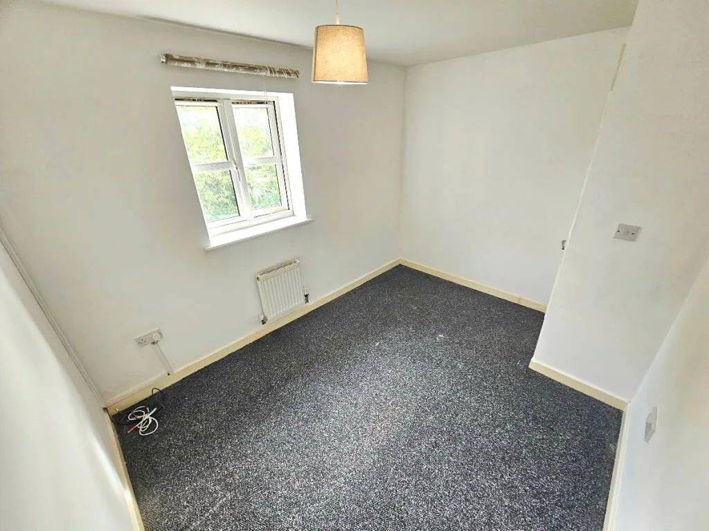 3 bedroom semi-detached house for rent