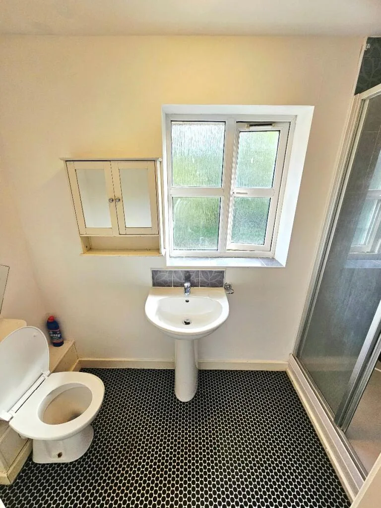 3 bedroom semi-detached house for rent
