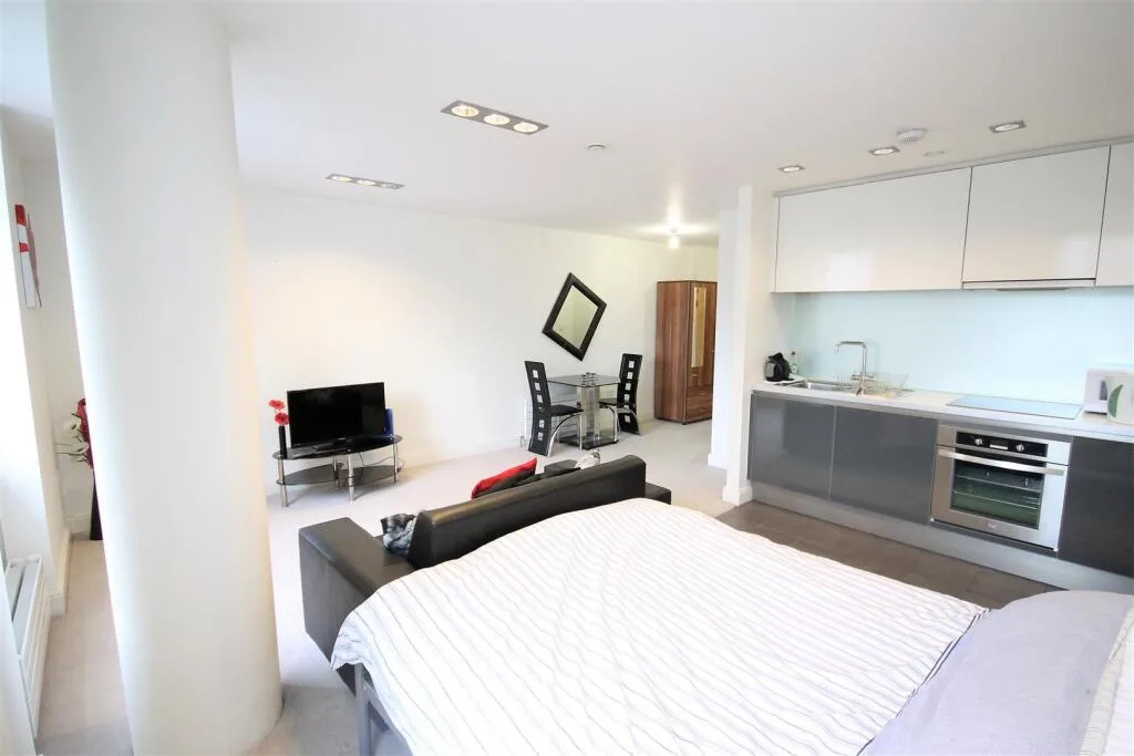 Studio flat for rent