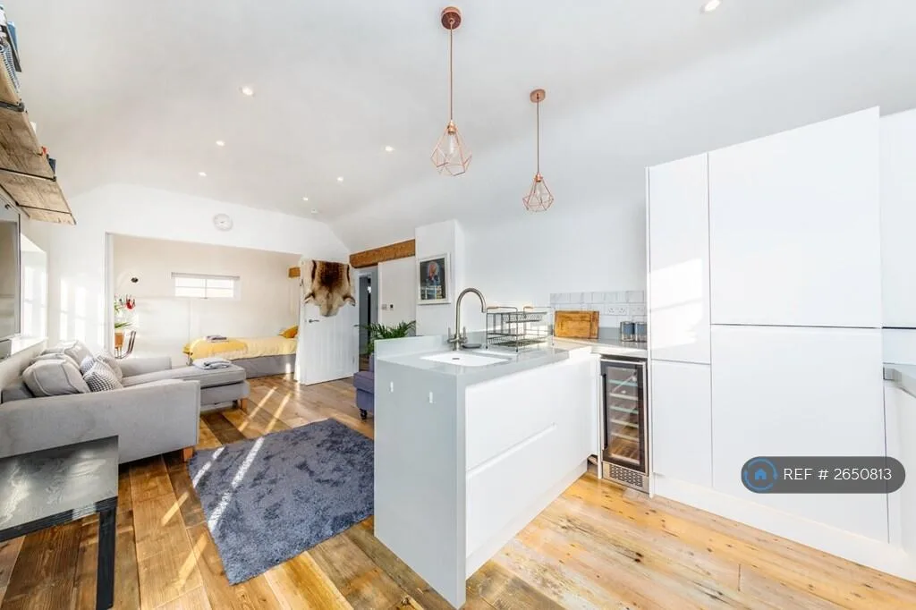 2 bedroom penthouse for rent
