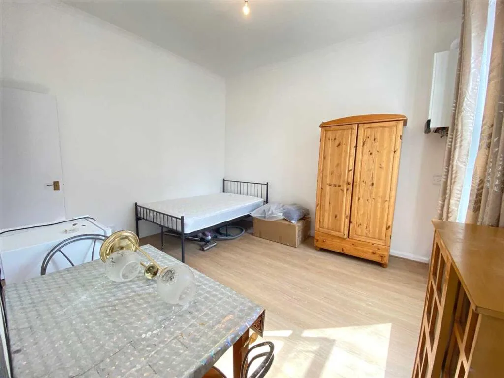 Studio flat for rent