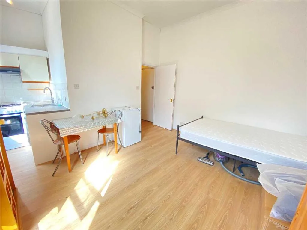 Studio flat for rent