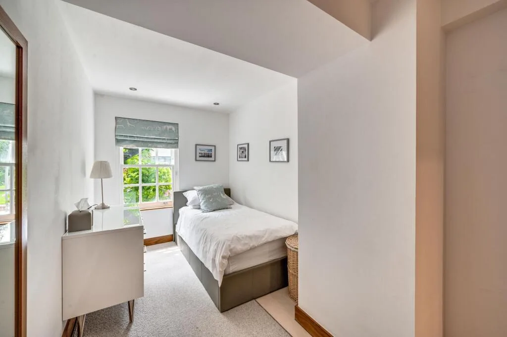 5 bedroom detached house for rent