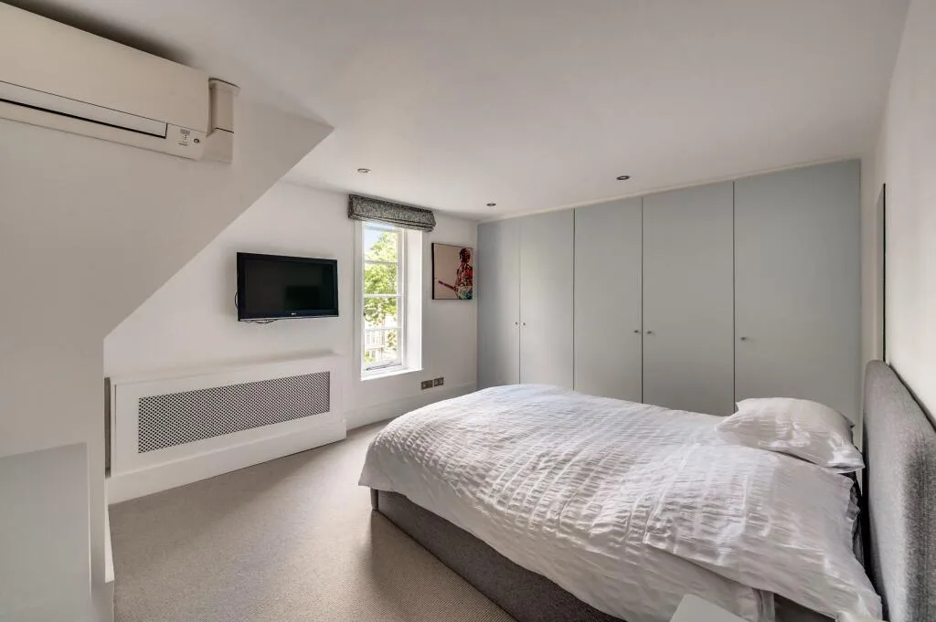 5 bedroom detached house for rent