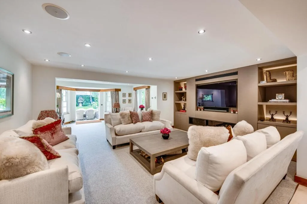 5 bedroom detached house for rent