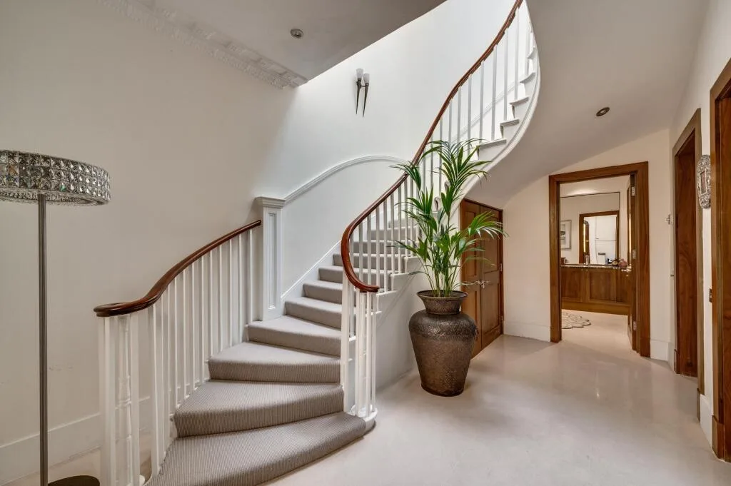 5 bedroom detached house for rent