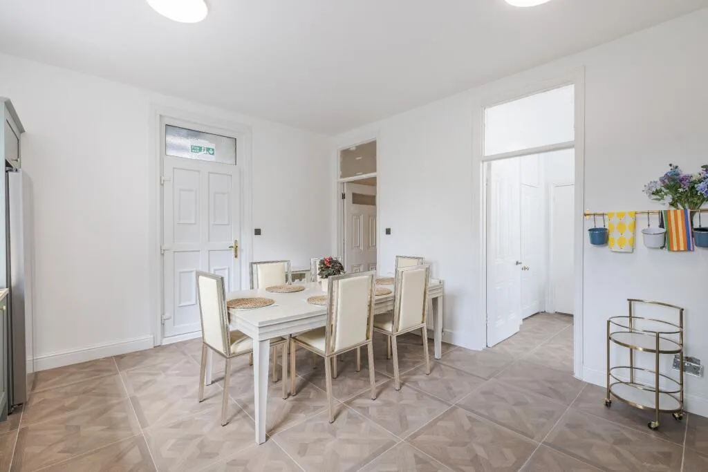 5 bedroom apartment for rent