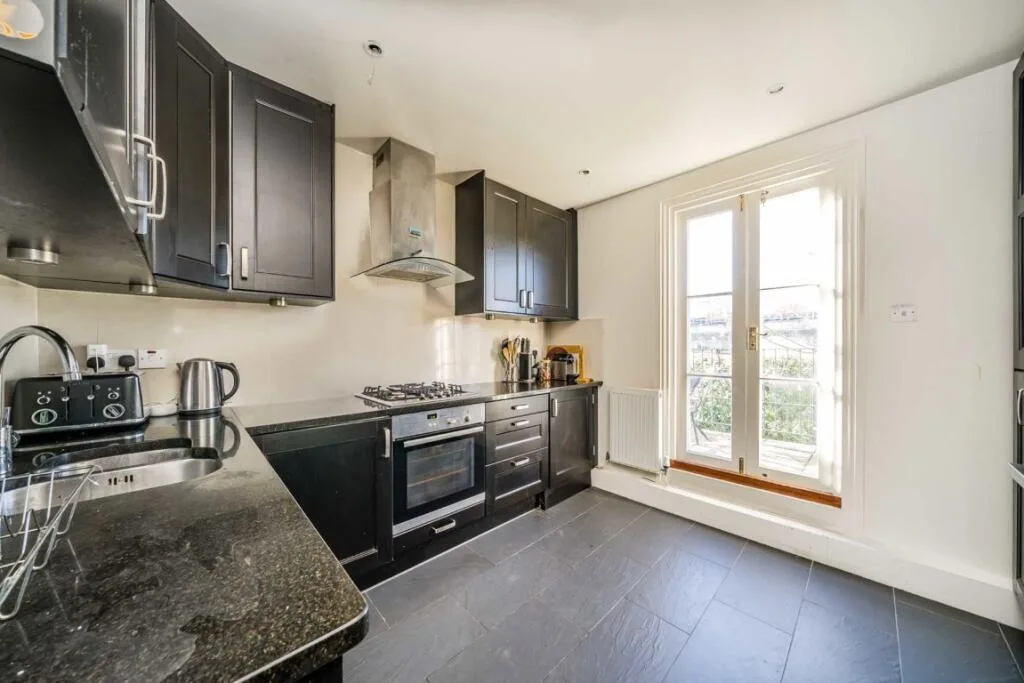 3 bedroom flat for rent
