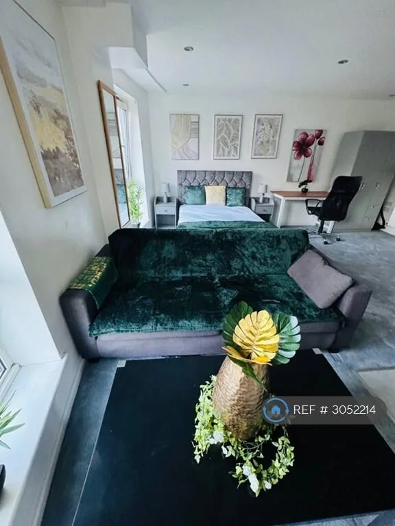 Studio flat for rent