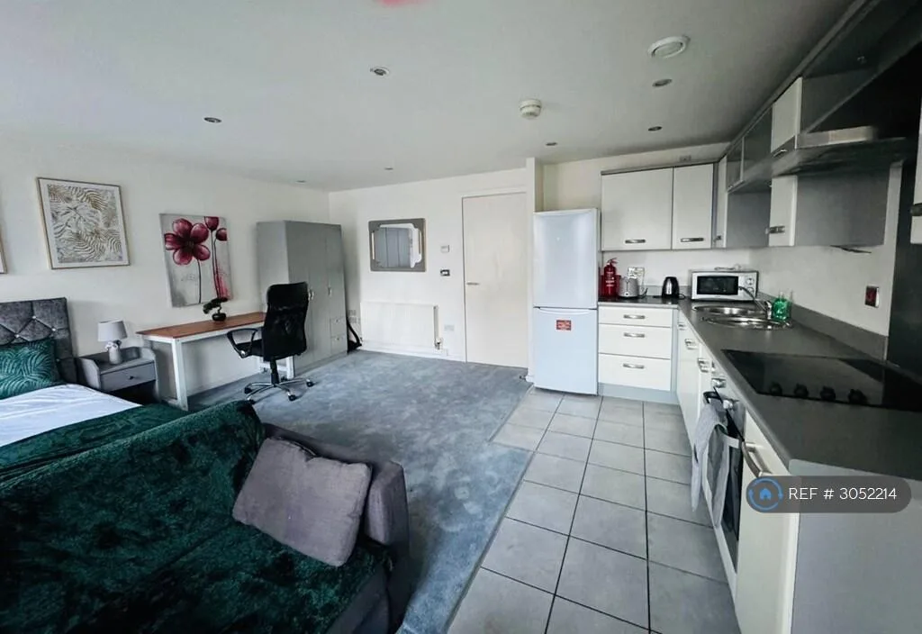 Studio flat for rent