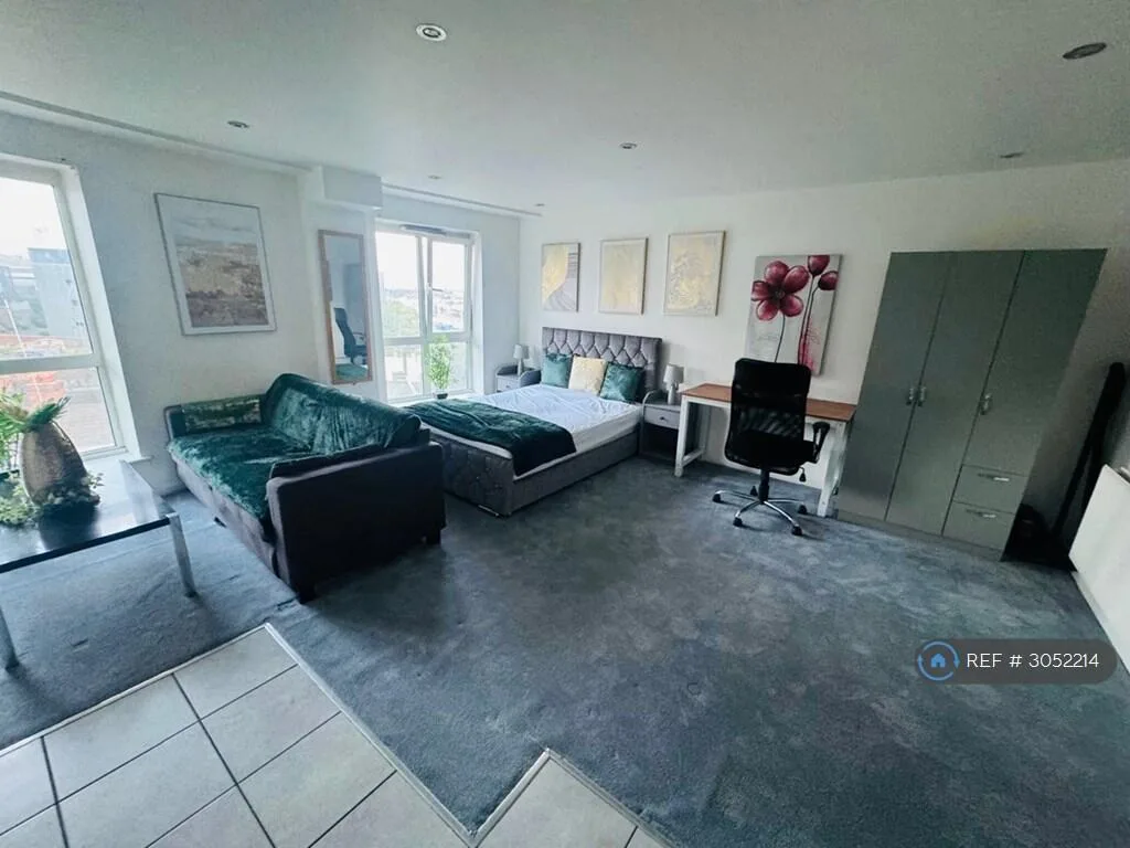 Studio flat for rent