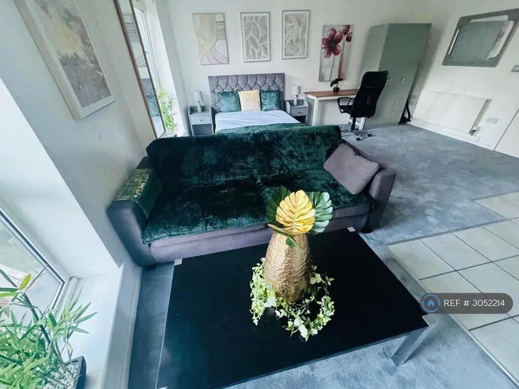 Studio flat for rent