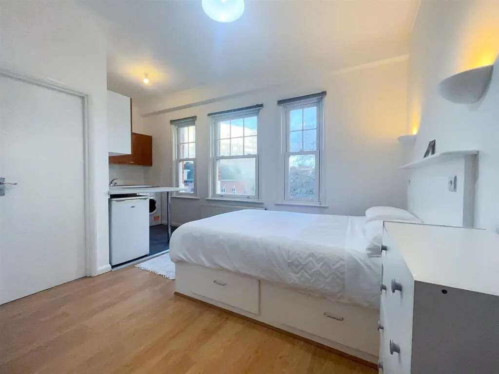 Studio flat for rent