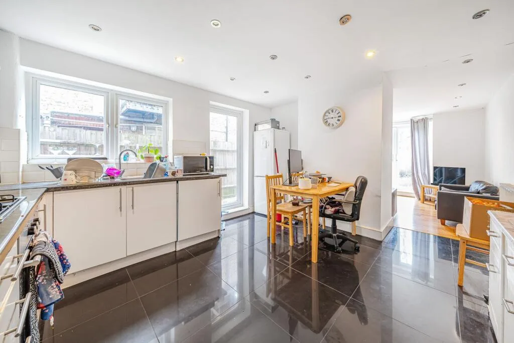 3 bedroom flat for rent
