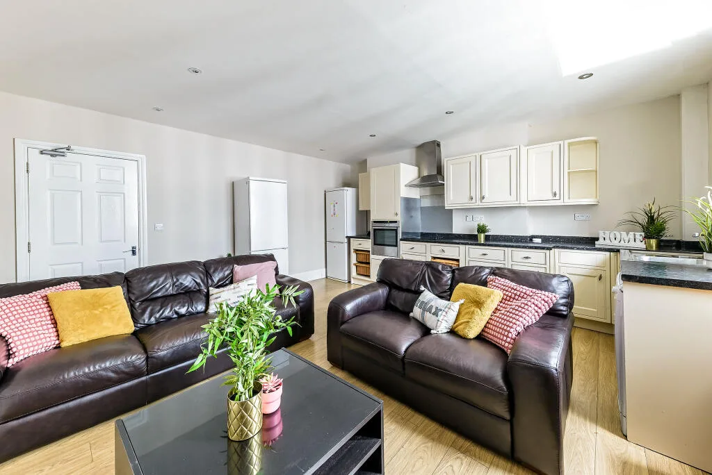 6 bedroom apartment for rent