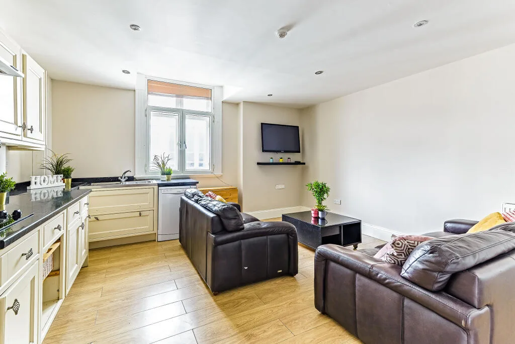 6 bedroom apartment for rent