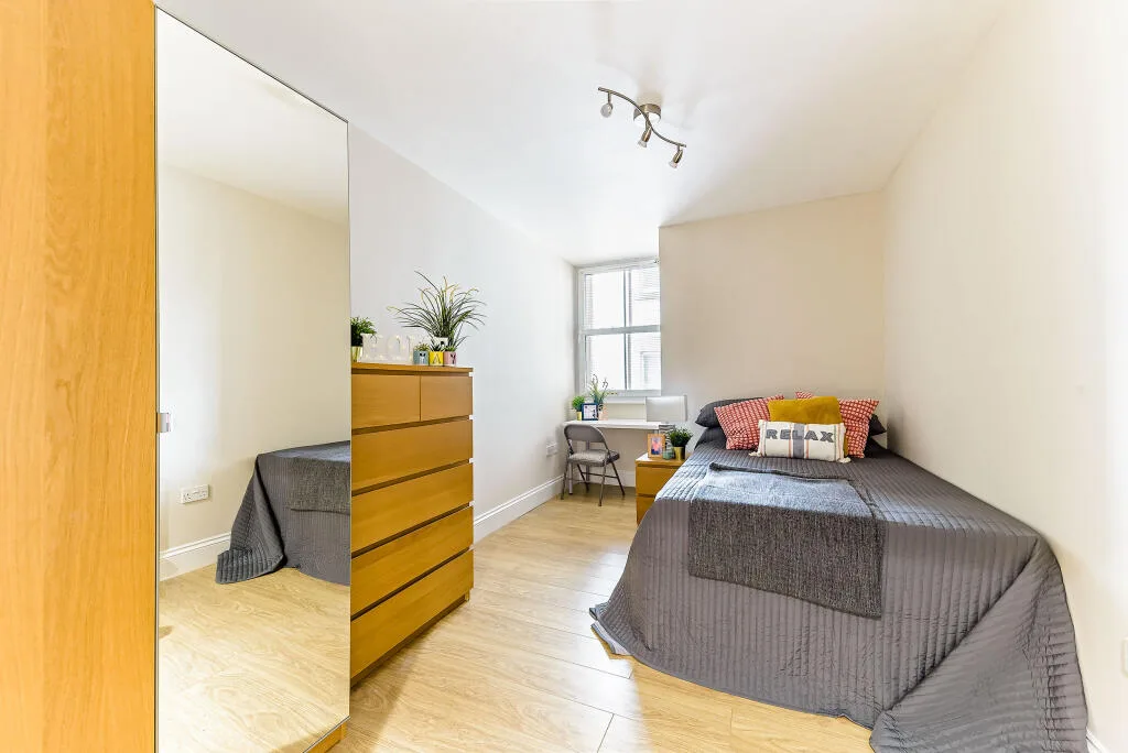6 bedroom apartment for rent