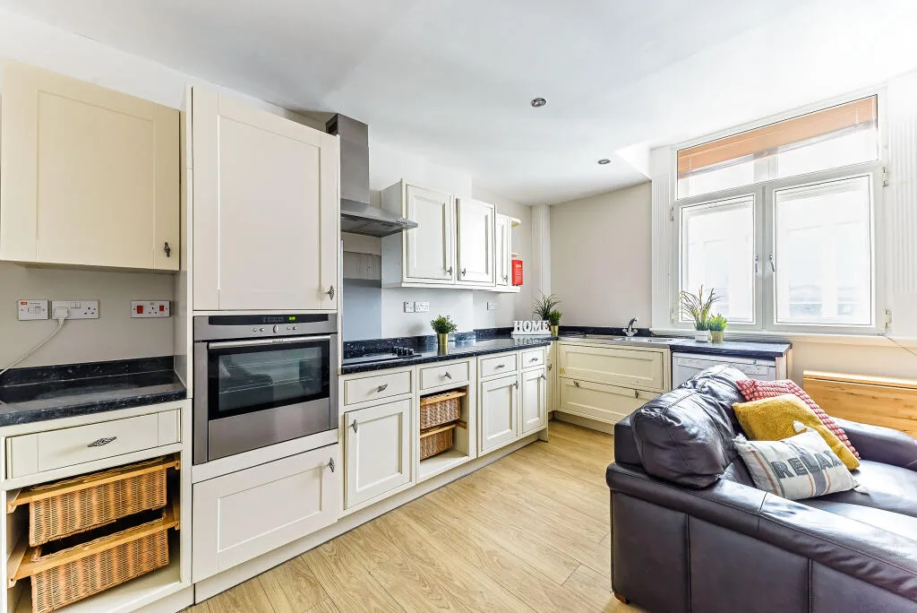 6 bedroom apartment for rent