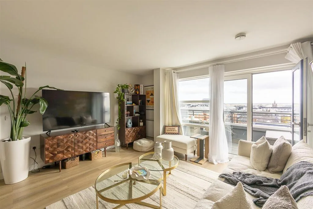 2 bedroom penthouse for rent