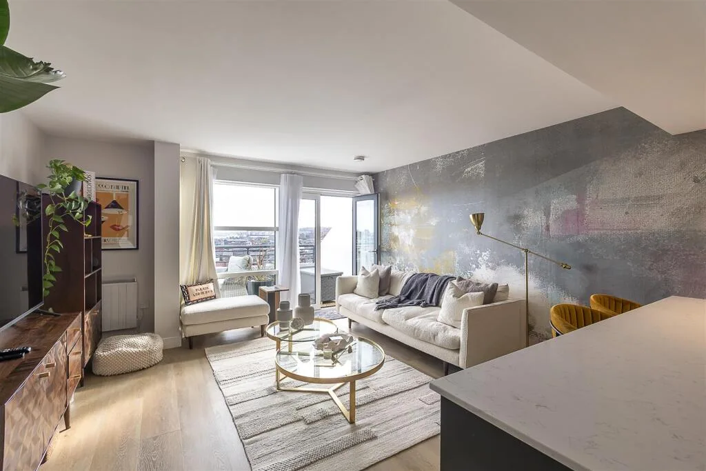 2 bedroom penthouse for rent