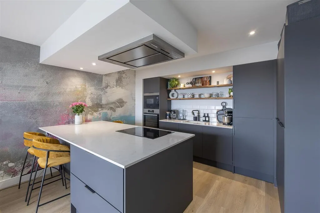 2 bedroom penthouse for rent
