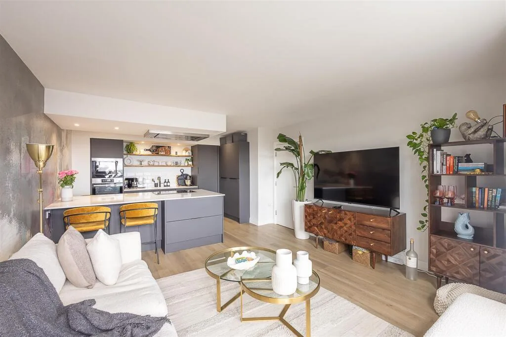 2 bedroom penthouse for rent