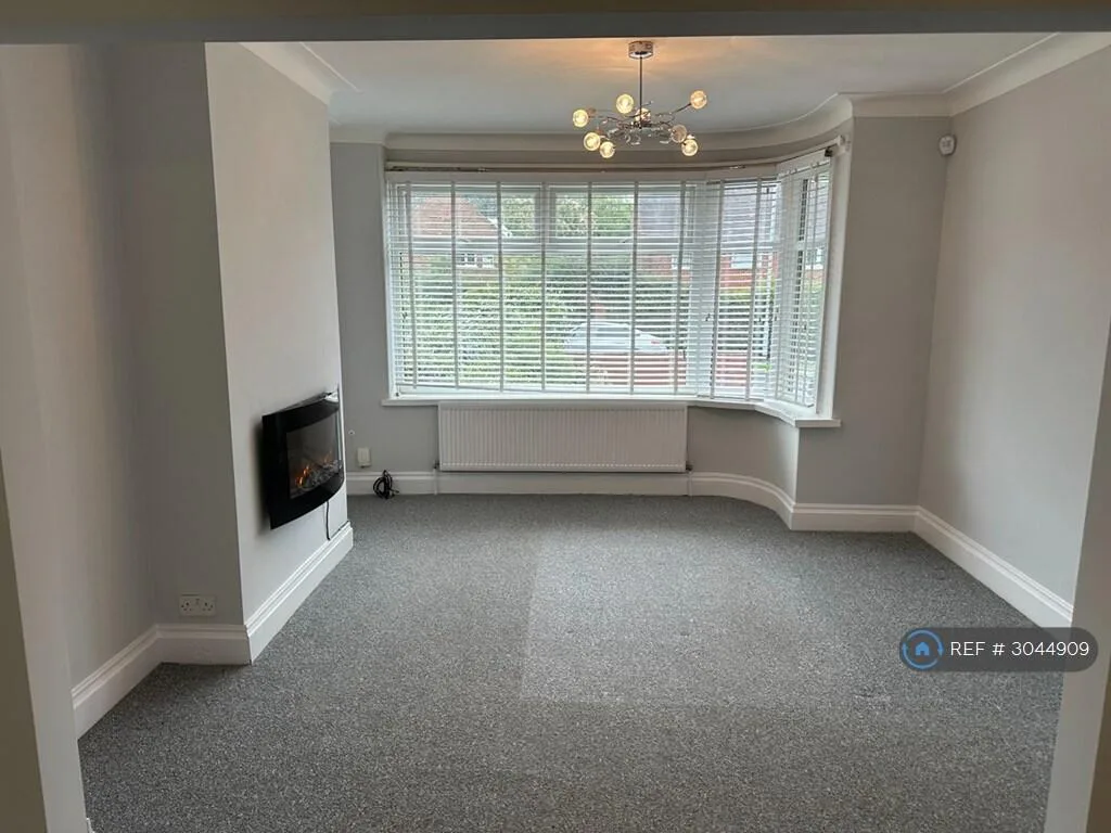 3 bedroom semi-detached house for rent