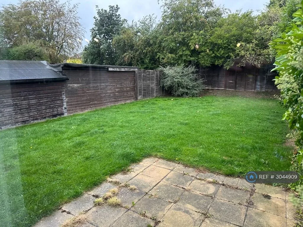 3 bedroom semi-detached house for rent