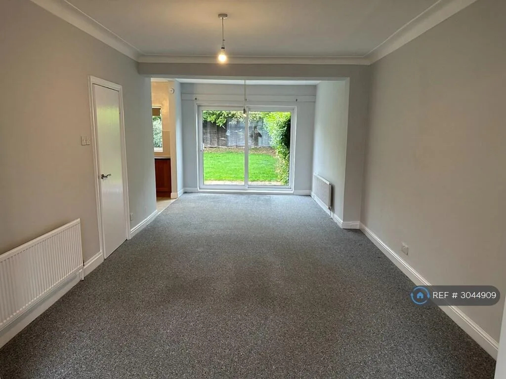 3 bedroom semi-detached house for rent