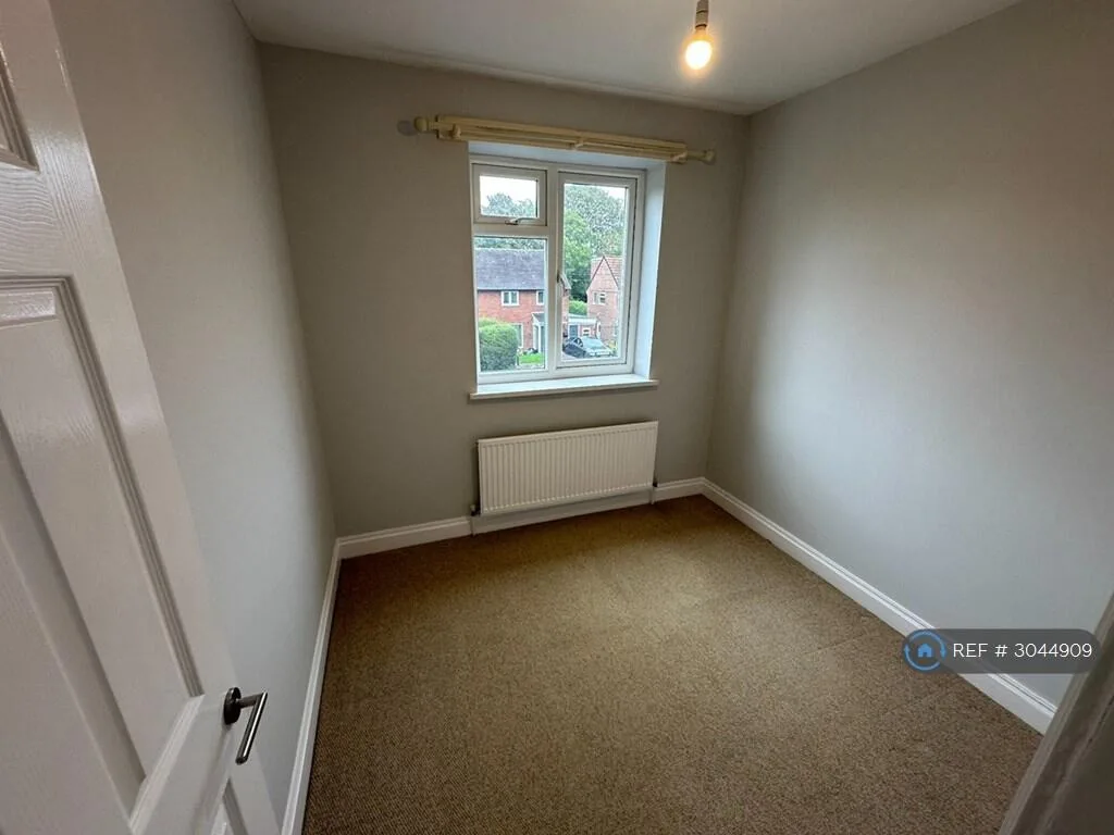 3 bedroom semi-detached house for rent