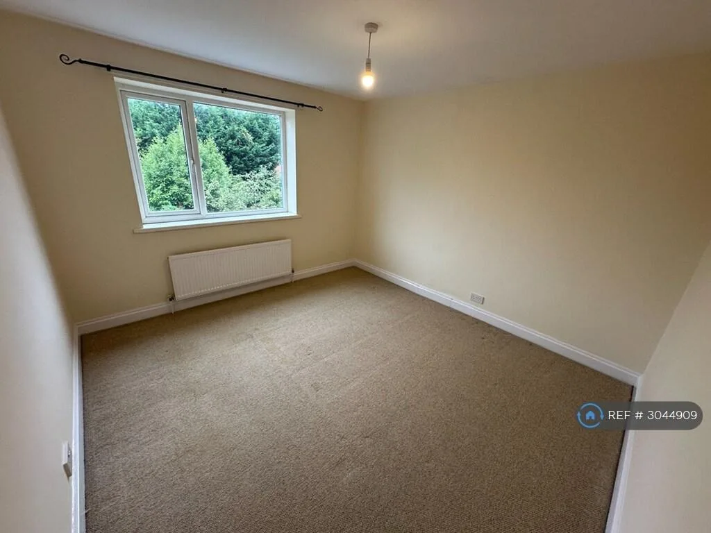 3 bedroom semi-detached house for rent