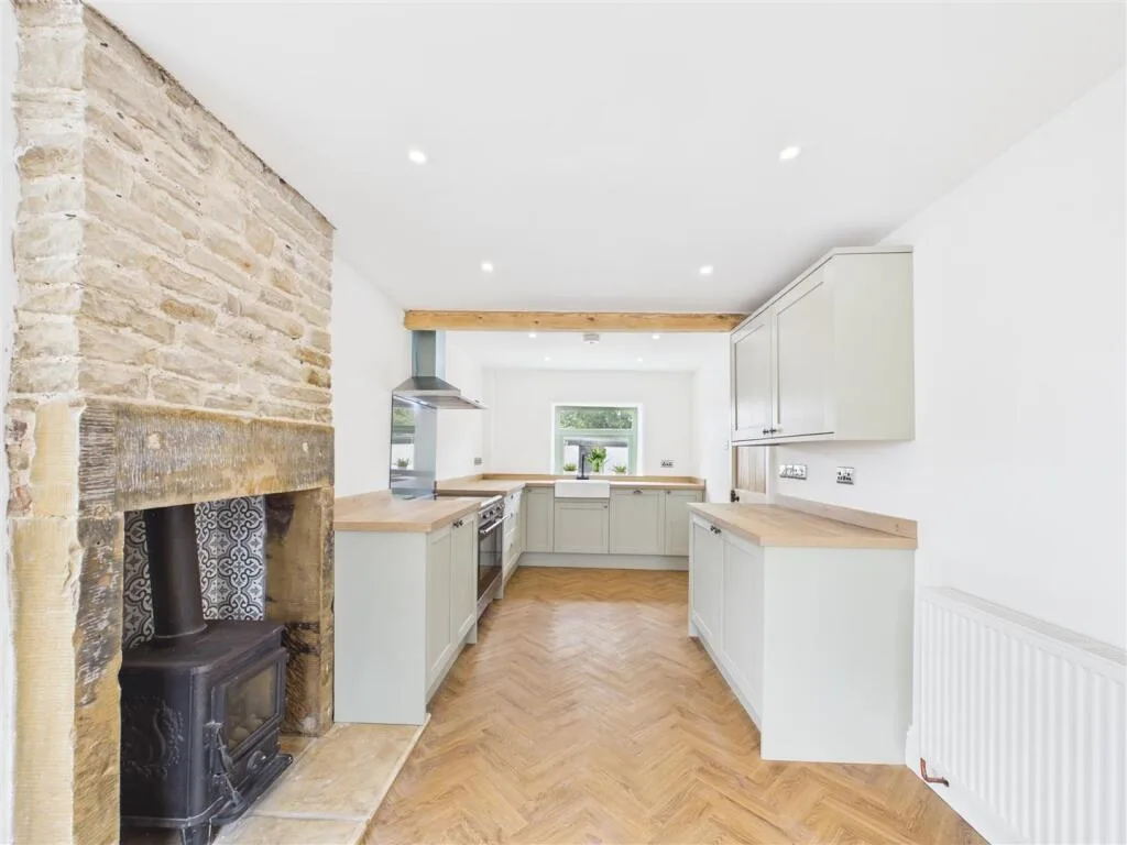 3 bedroom semi-detached house for rent