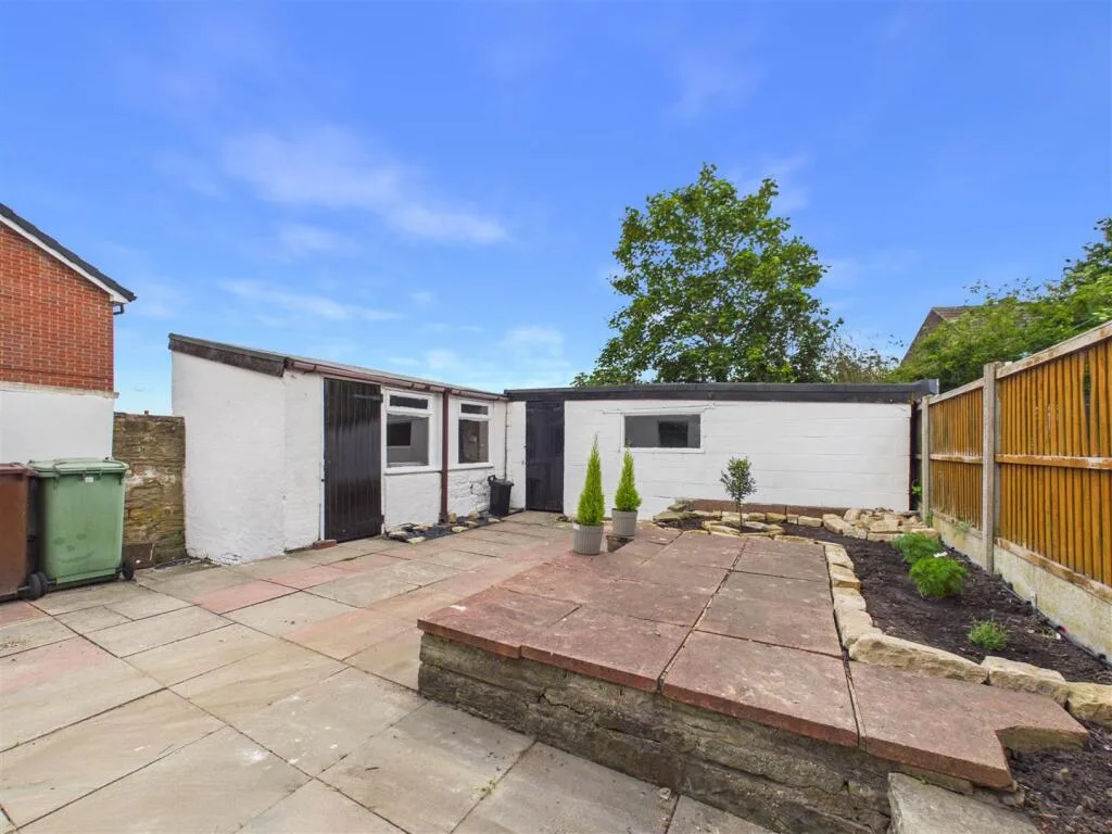 3 bedroom semi-detached house for rent