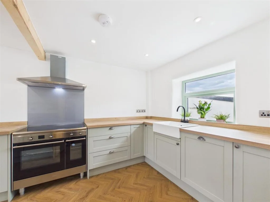 3 bedroom semi-detached house for rent