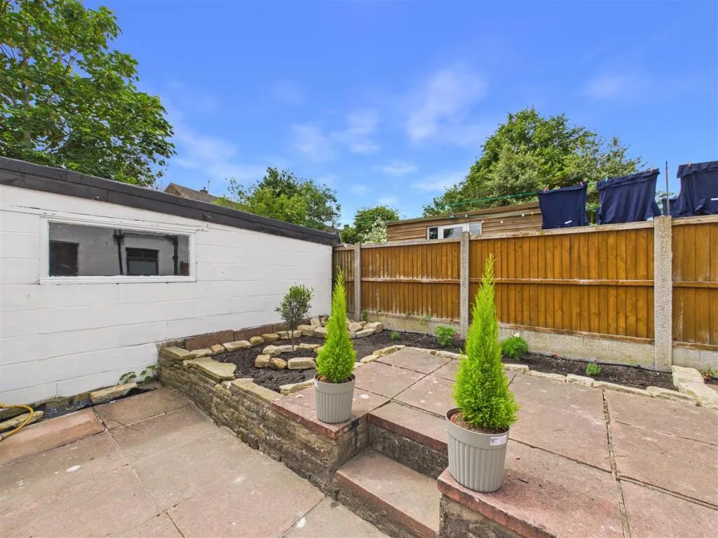 3 bedroom semi-detached house for rent