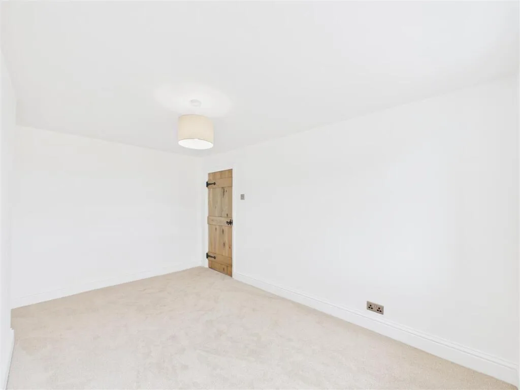 3 bedroom semi-detached house for rent
