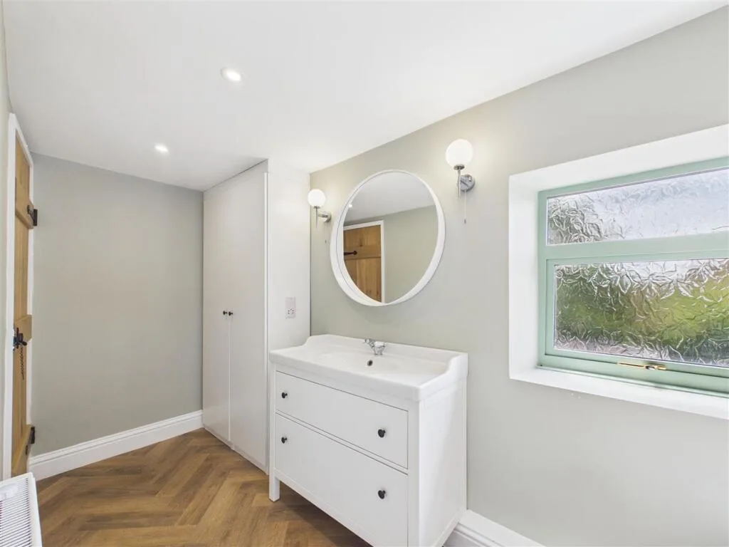 3 bedroom semi-detached house for rent